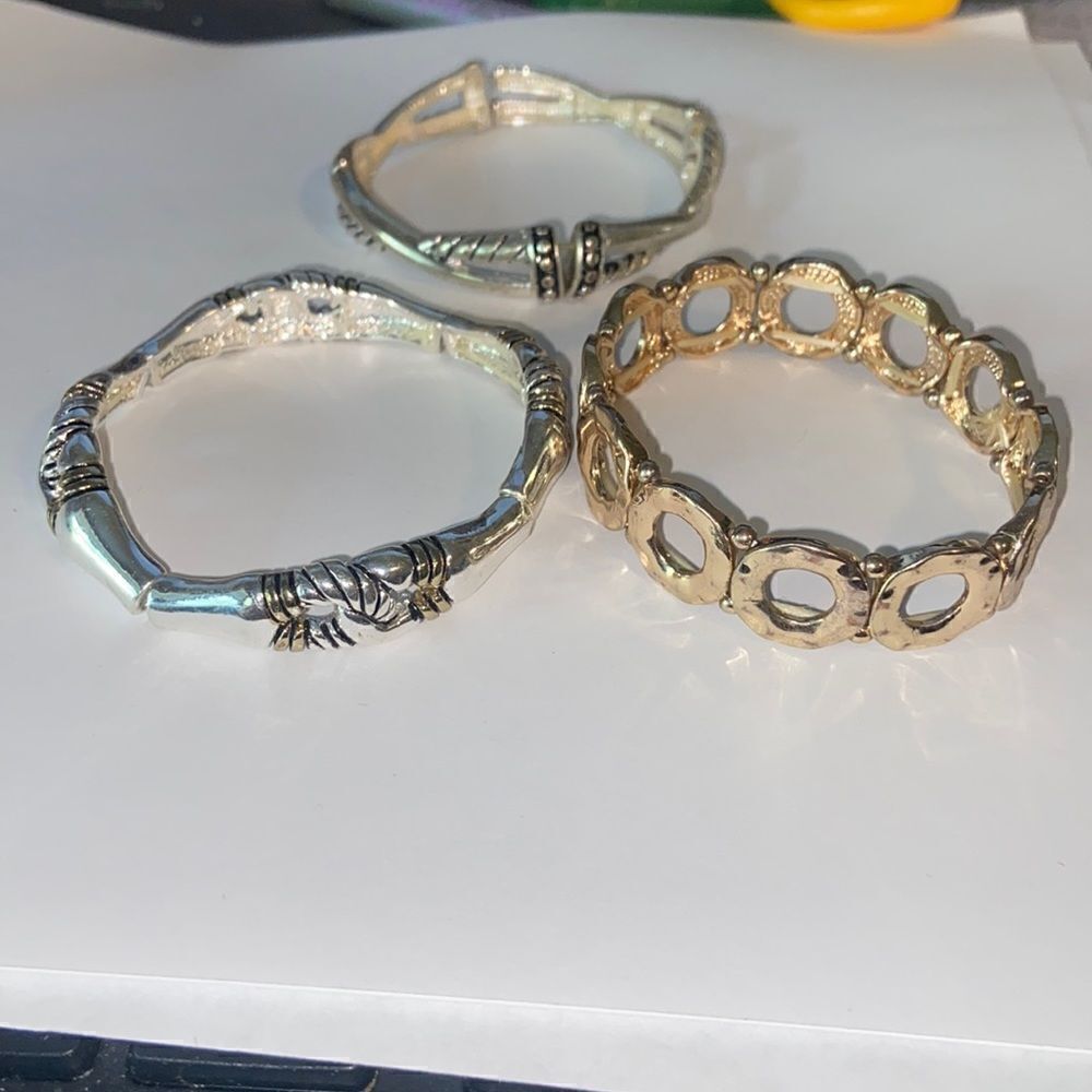 Lot of 3 Women’s Metal Gold Silver Stretch Bracelets Jewelry